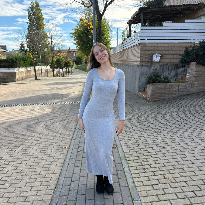 Vestido Largo Gris "Silueta Perfecta"